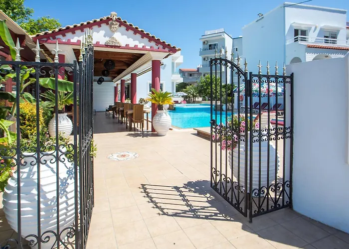 Perla Marina Hotel